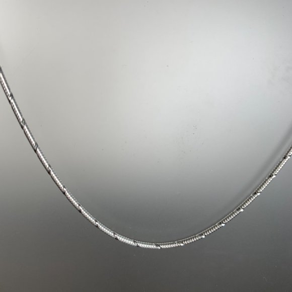 NEW 22" Real Solid Silver (not plated) Diamond Cut Snake Chain 1.5mm - Picture 3 of 5